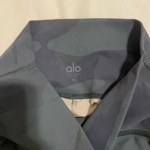 Alo yoga camo print workout leggings